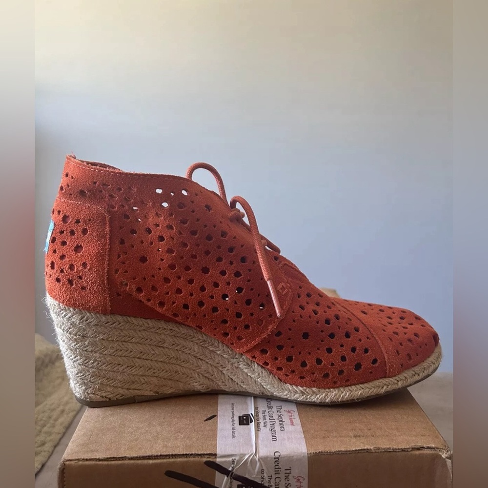 Toms orange Suede Wedge Booties, Size 7.5 - Picture 7 of 9